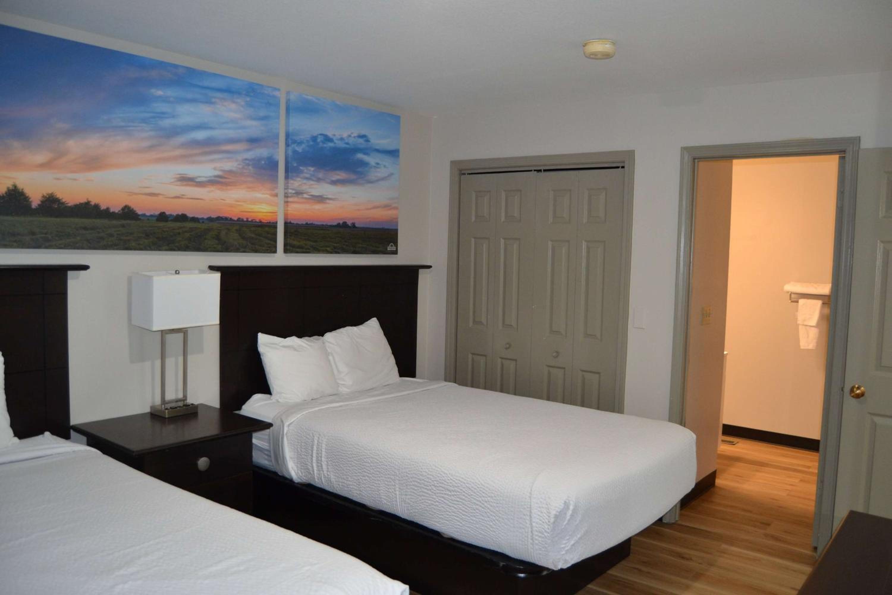 Sikeston Vacations - Days Inn and Suites by Wyndham Sikeston - Property Image 2