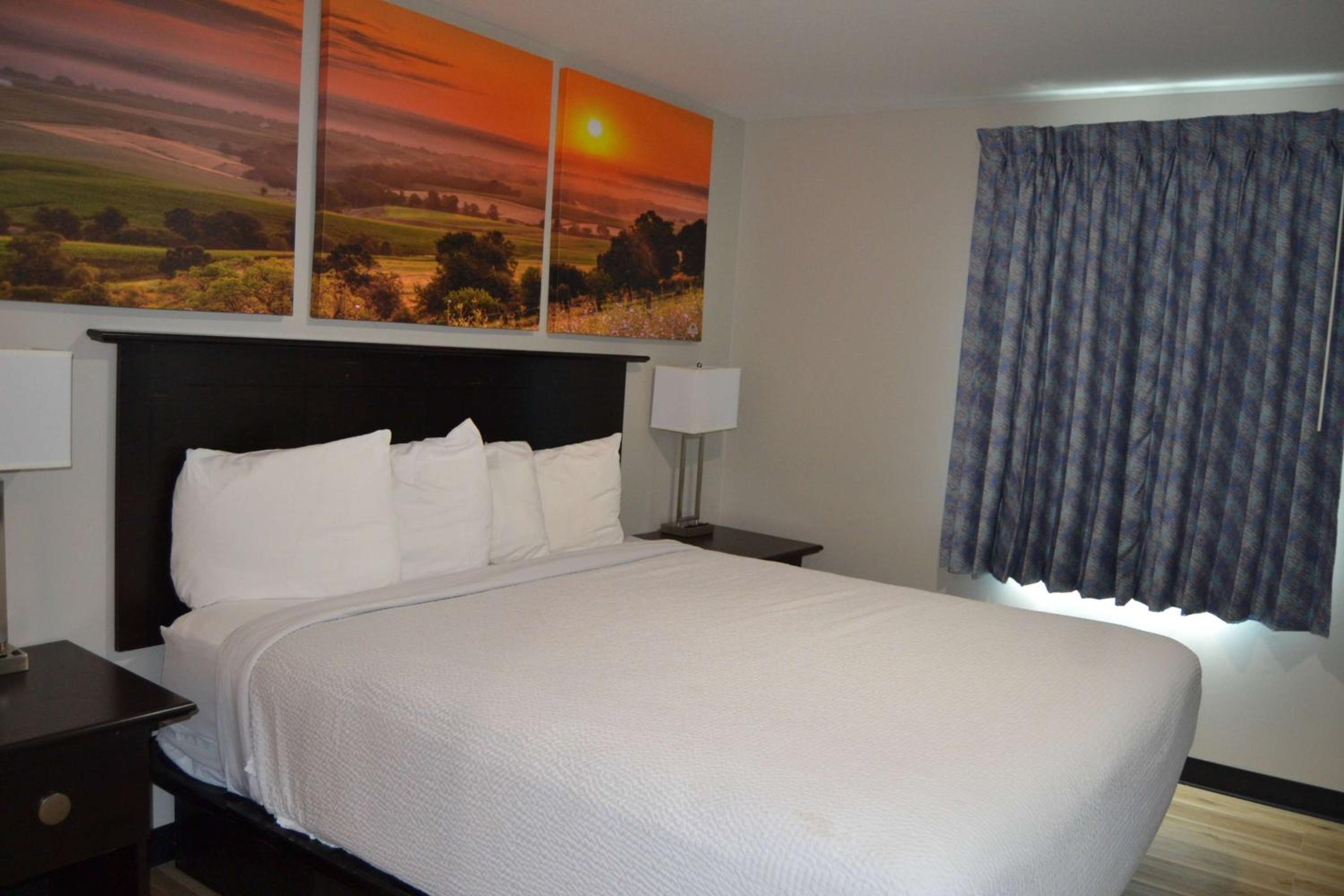 Sikeston Vacations - Days Inn and Suites by Wyndham Sikeston - Property Image 3