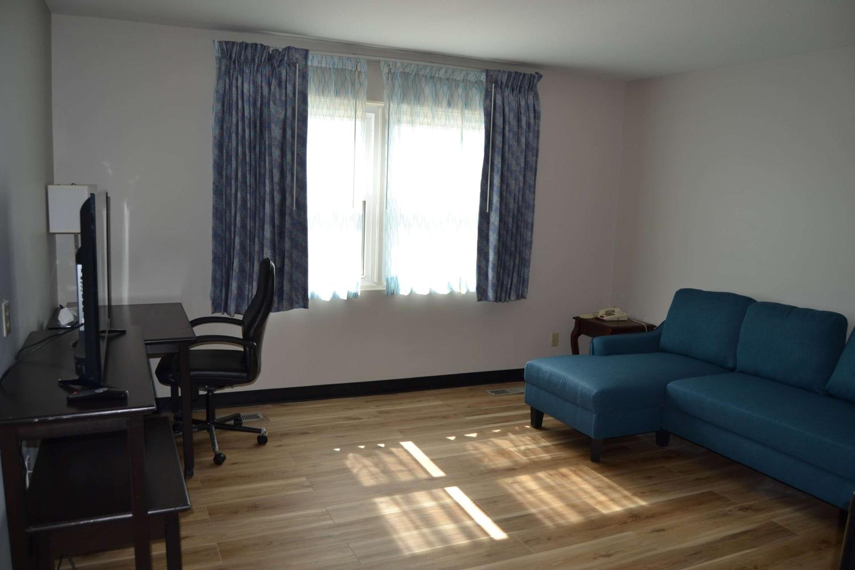 Sikeston Vacations - Days Inn and Suites by Wyndham Sikeston - Property Image 7