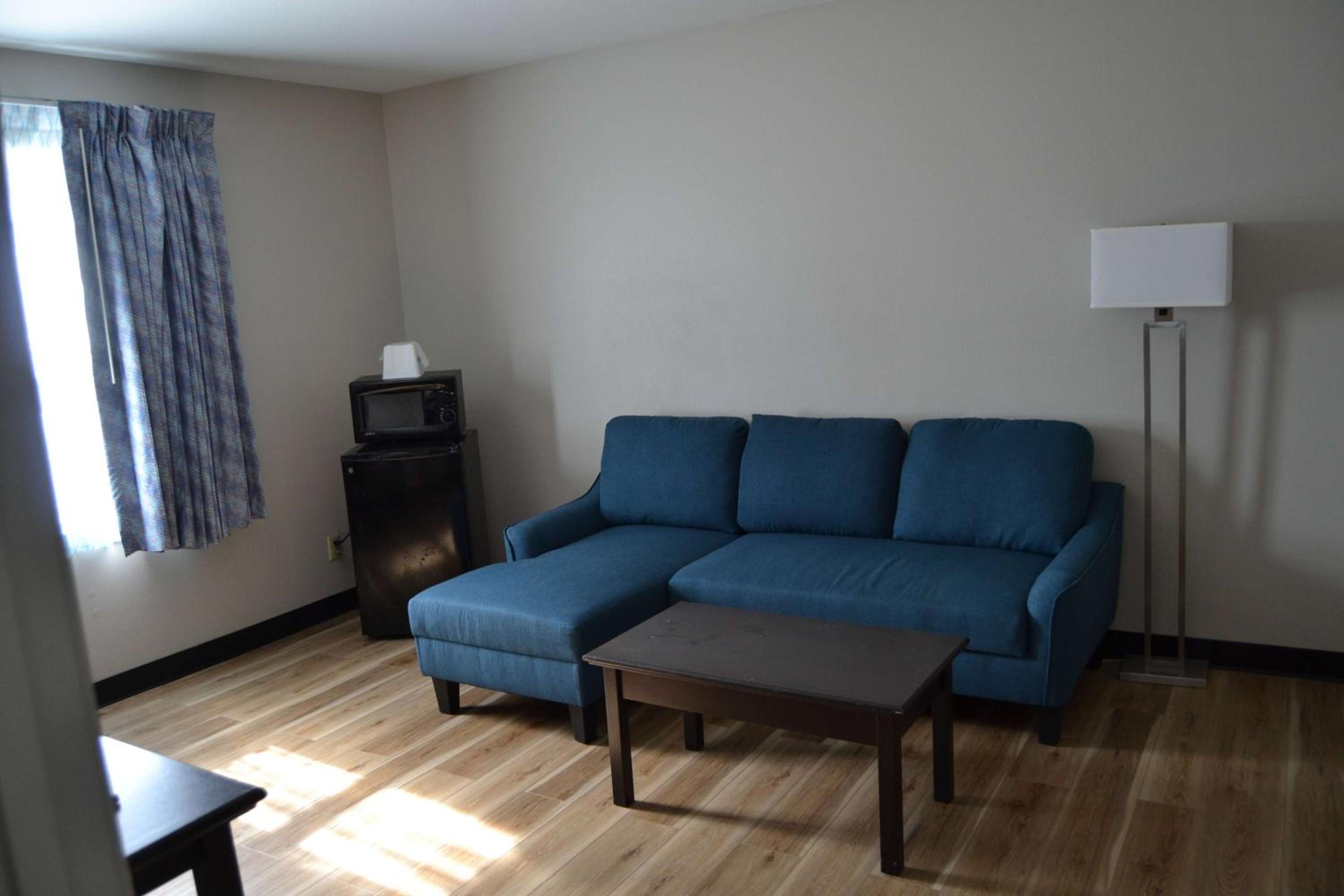 Sikeston Vacations - Days Inn and Suites by Wyndham Sikeston - Property Image 10
