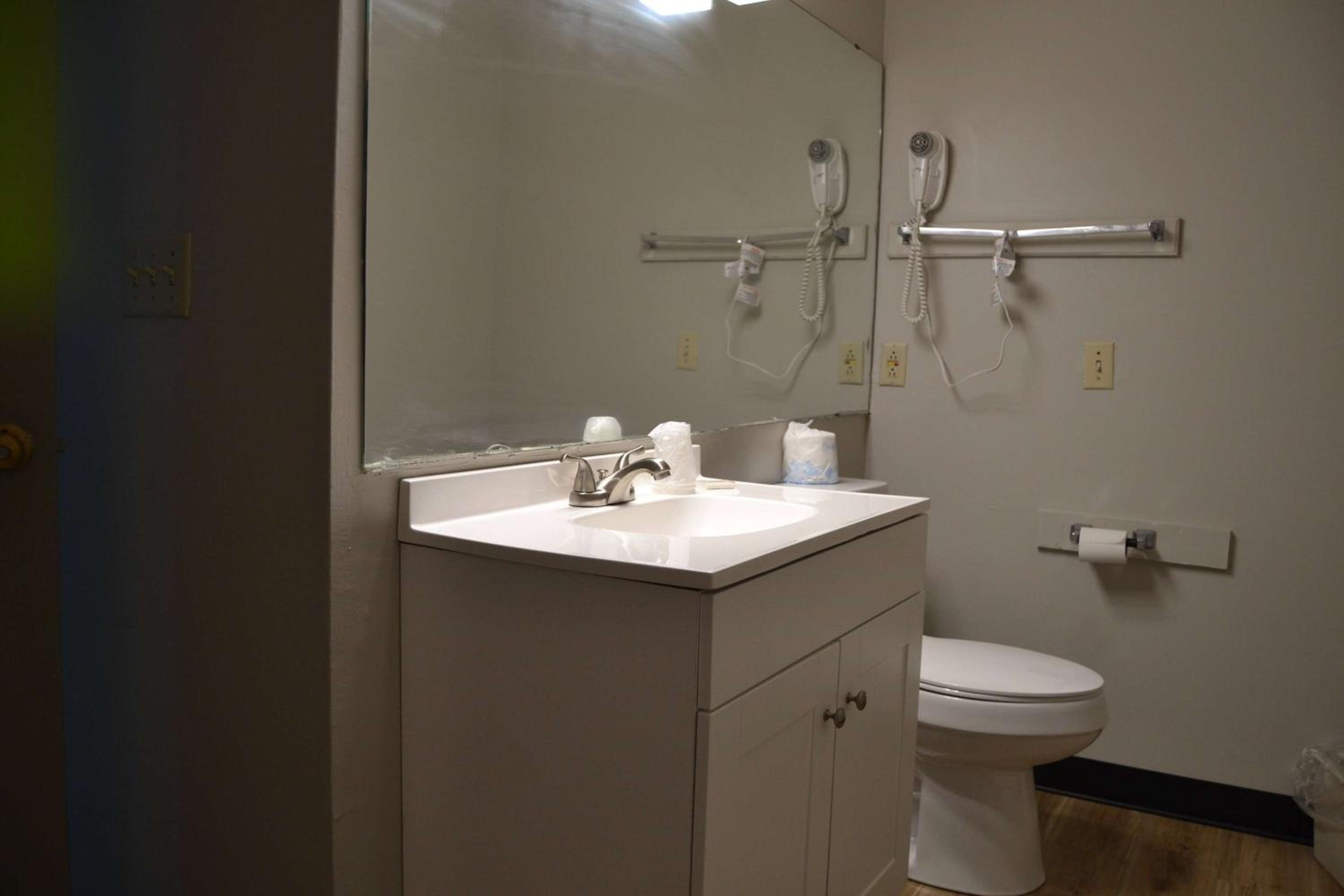 Sikeston Vacations - Days Inn and Suites by Wyndham Sikeston - Property Image 2