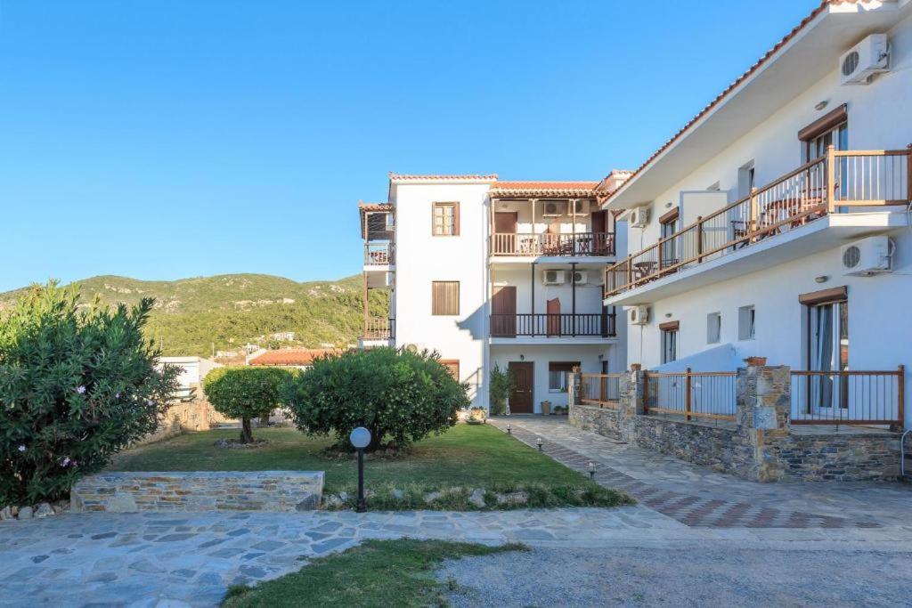 Nikolaos studios apartments