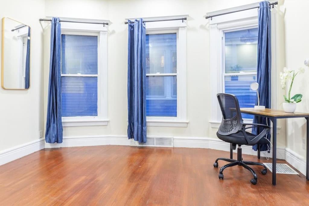 Private 3BD-KingBed_Pool Table_Wifi-TV-NiagraFall view 2