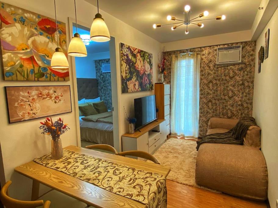 Cozy Condo with Swimming Pool, WIFI & Netflix good for 4PAX view 3