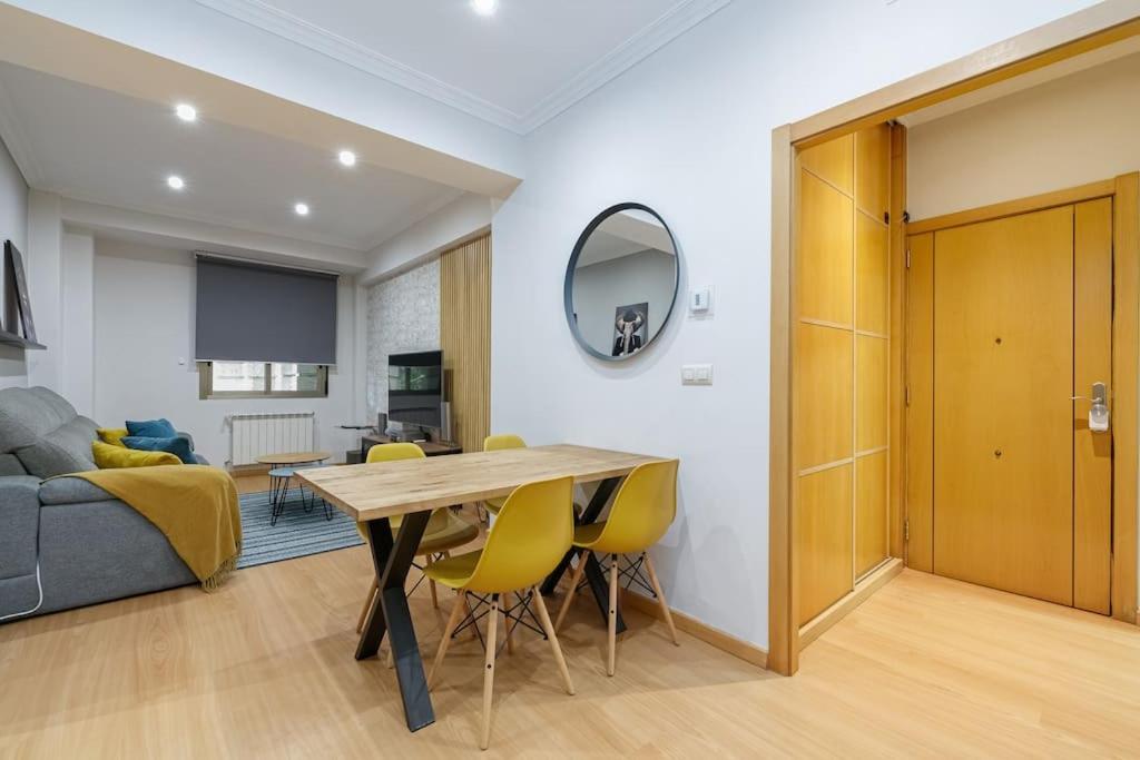 Cómodo y moderno piso en Vigo by CABANA Rentals view 3
