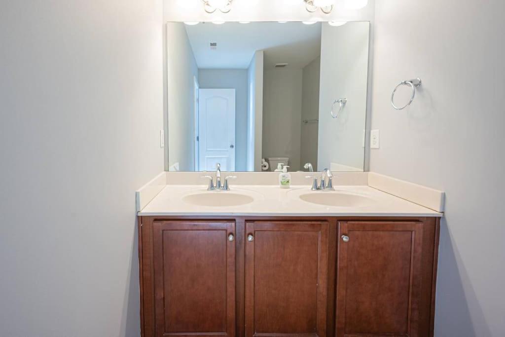 Richburg Vacations - 3BDRm Home w/ KingBedPoolWi-fi-Private - Property Image 2