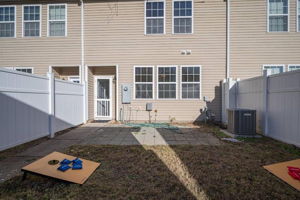 Charlotte Vacations - 3BDRm Home w/ KingBedPoolWi-fi-Private - Property Image 7
