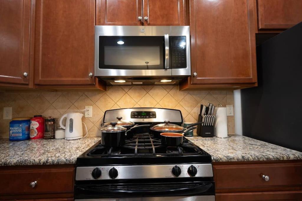 Charlotte Vacations - 3BDRm Home w/ KingBedPoolWi-fi-Private - Property Image 6