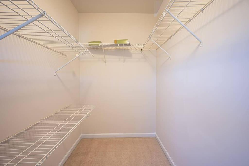 Charlotte Vacations - 3BDRm Home w/ KingBedPoolWi-fi-Private - Property Image 4