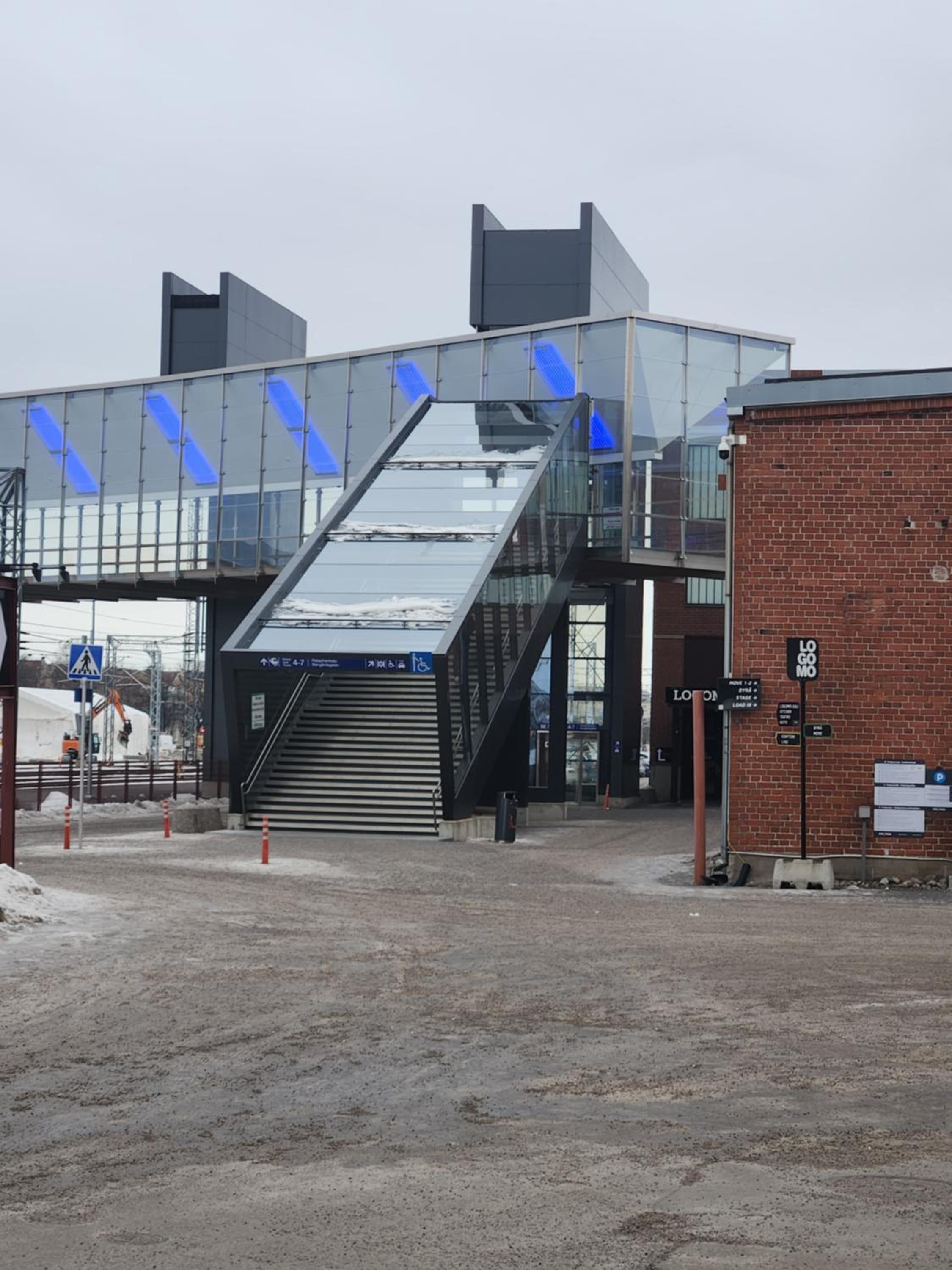Viihtyisä korkealuokkainen, tilava ja parvekkeellinen yksiö Logomolla 1-2hlö view 3