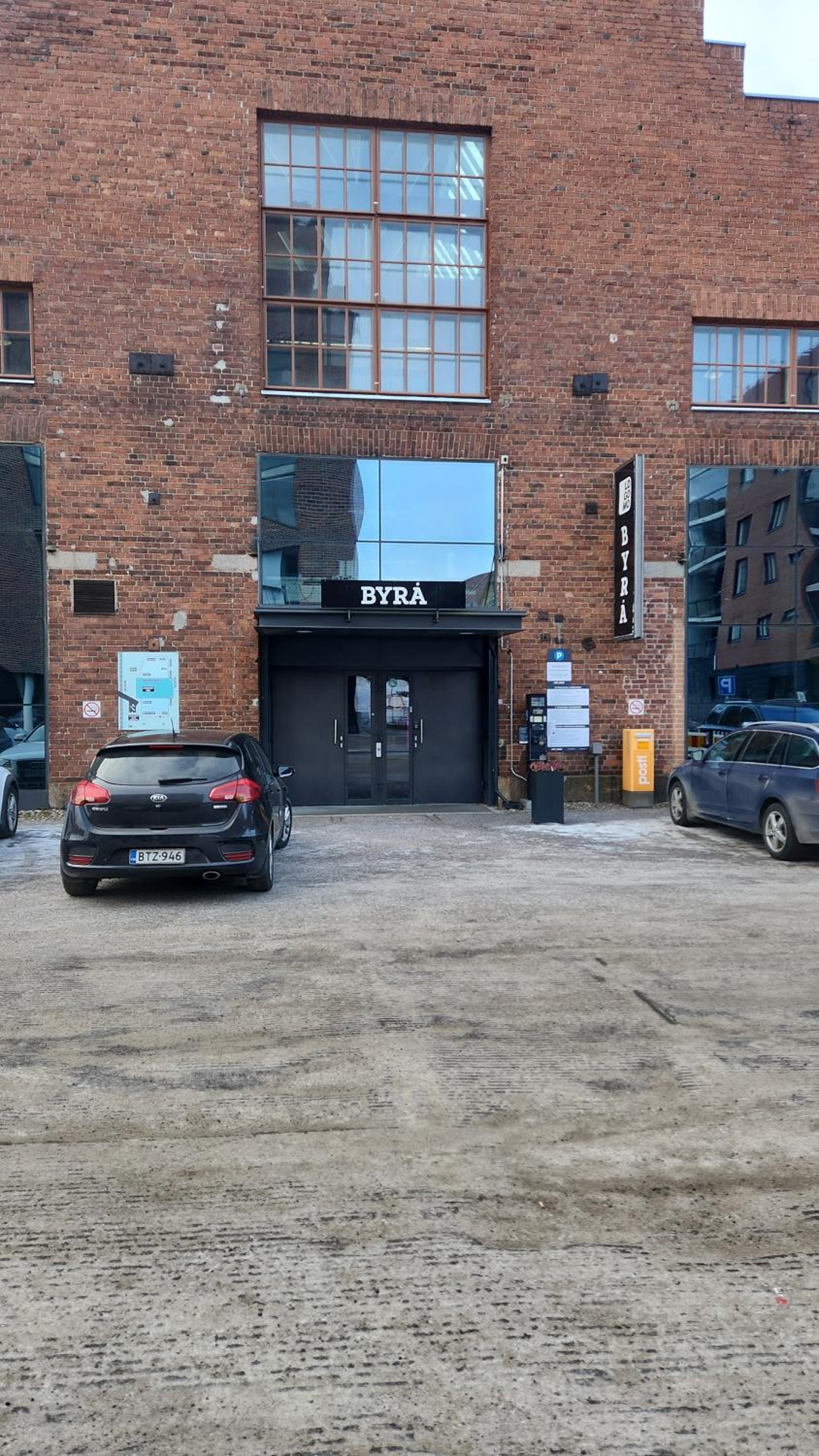 Viihtyisä korkealuokkainen, tilava ja parvekkeellinen yksiö Logomolla 1-2hlö view 2