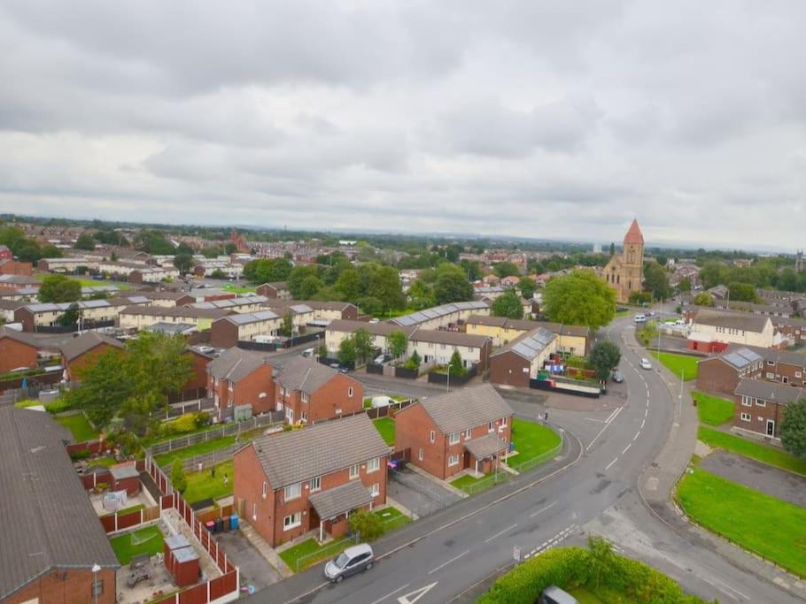 City View Apartment - Free Parking - Sleeps 6 - Near City Centre - by NMB Property