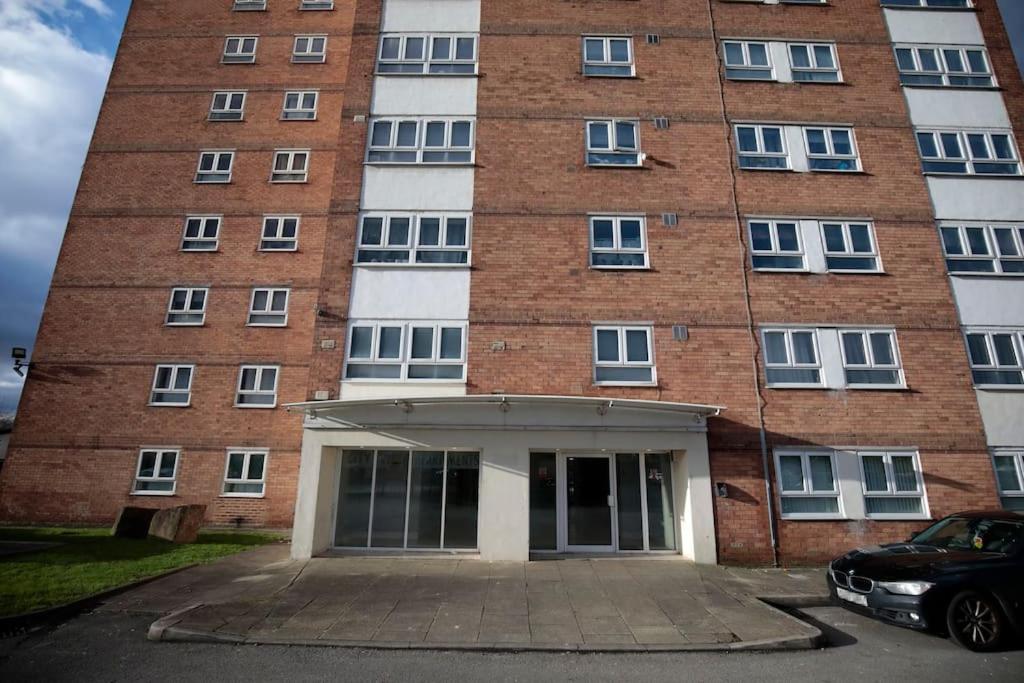 City View Apartment - Free Parking - Sleeps 6 - Near City Centre - by NMB Property