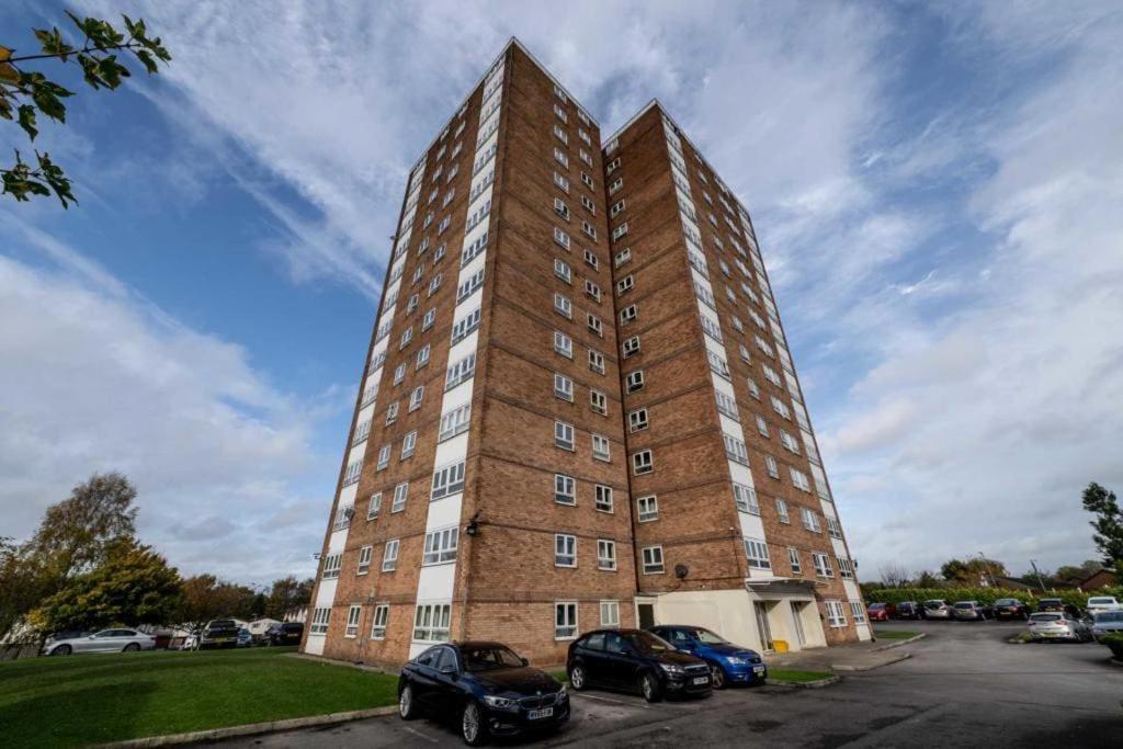 City View Apartment - Free Parking - Sleeps 6 - Near City Centre - by NMB Property