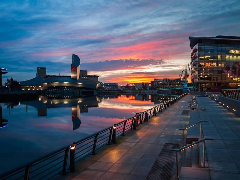 City View Apartment - Free Parking - Sleeps 6 - Near City Centre - by NMB Property photo 2
