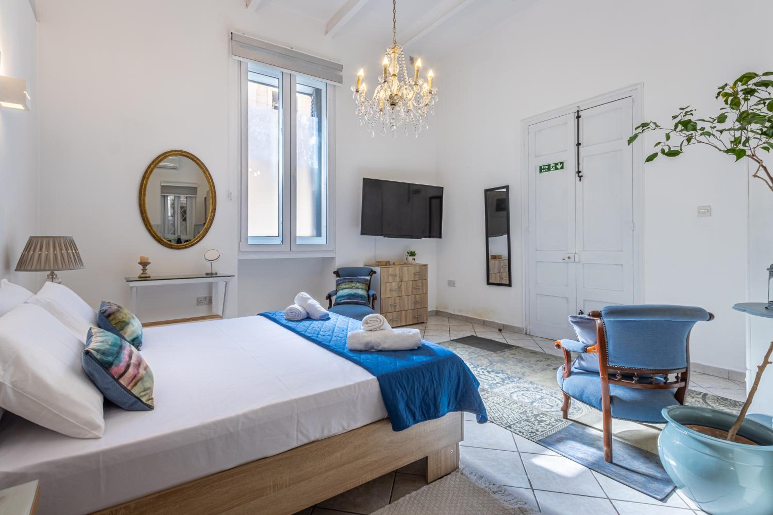 Cozy Carisma Lodging - Central, New and Independent Studio Apartment view 4