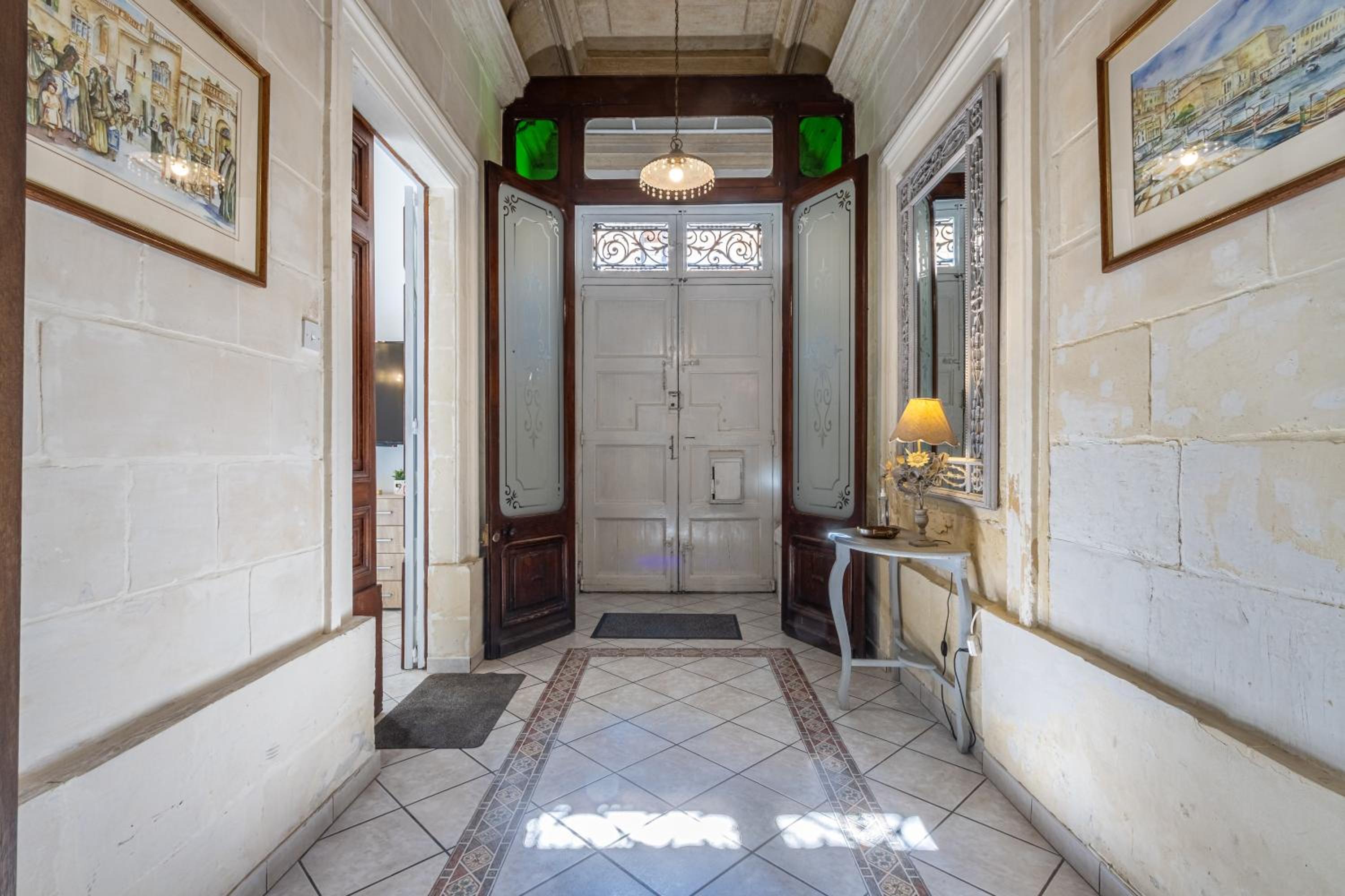 Cozy Carisma Lodging - Central, New and Independent Studio Apartment view 5