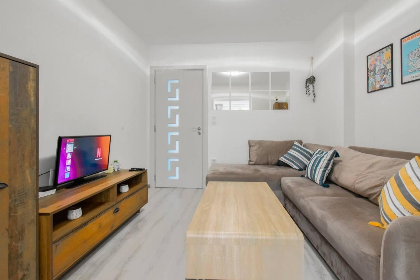 Budget Stay Near Sofias Lions Bridge