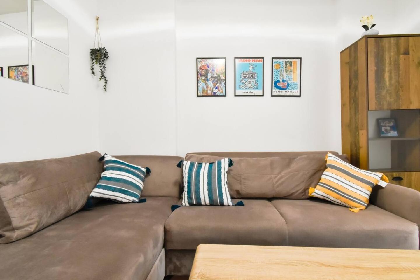 Budget Stay Near Sofias Lions Bridge