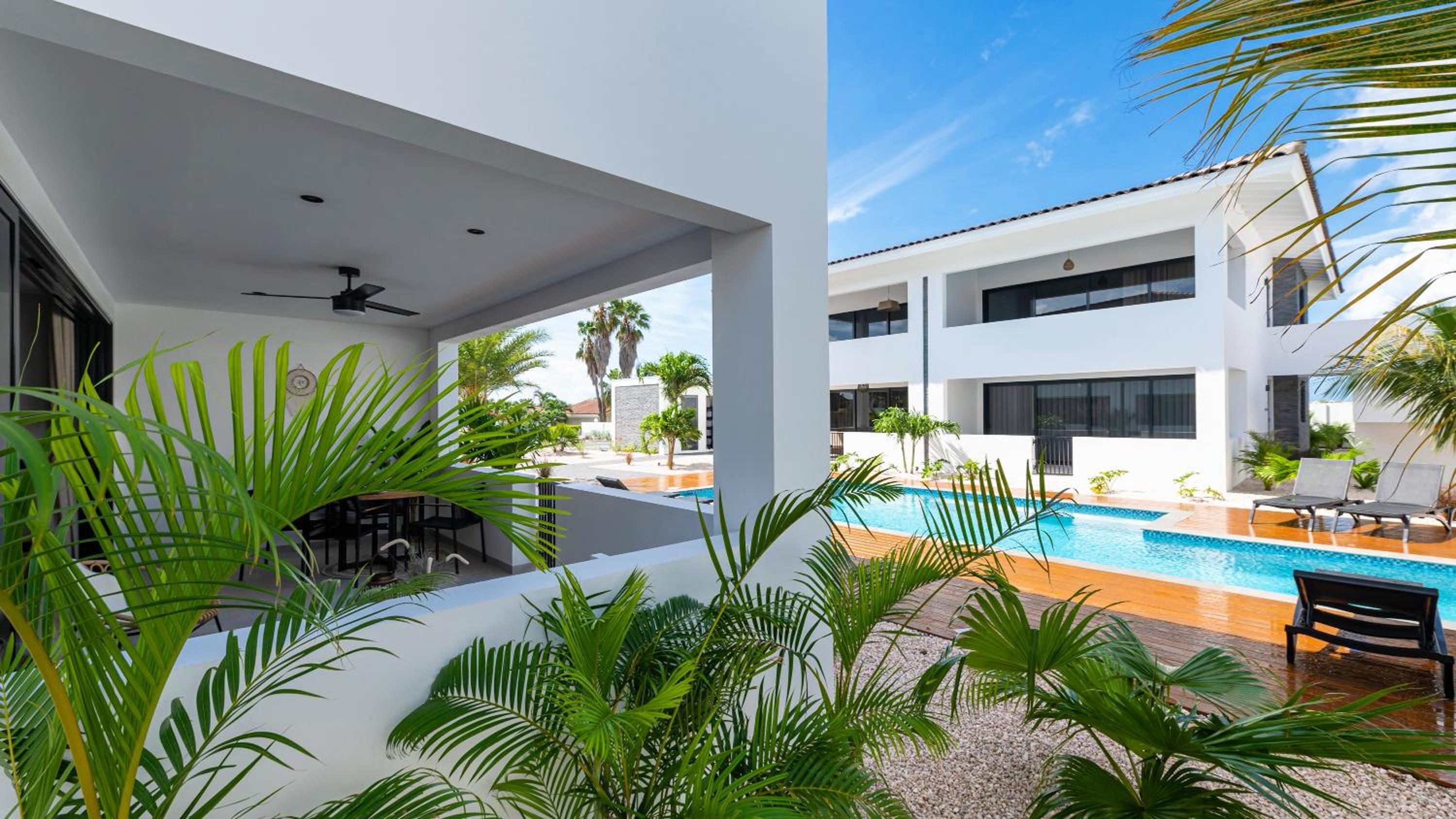 Ocean 11 Luxurious apartment Jan Thiel Curacao