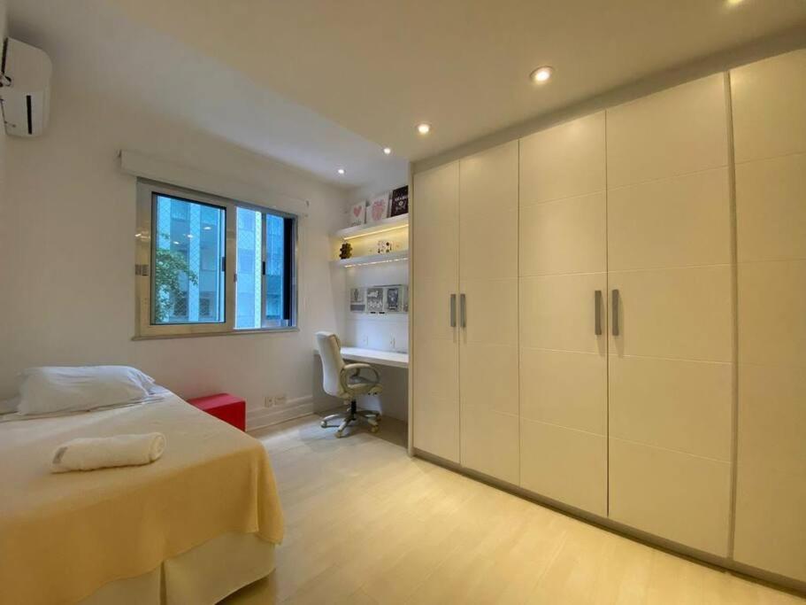 Av Atlântica - 3 Bedroom Beach Apartment - Leme