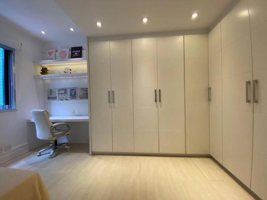 Av Atlântica - 3 Bedroom Beach Apartment - Leme