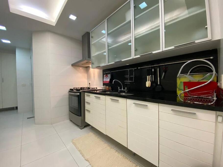 Av Atlântica - 3 Bedroom Beach Apartment - Leme
