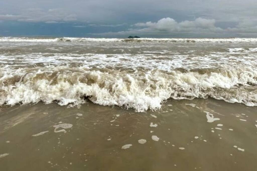Beachfront Retreats @RoxyBeachSematanApt.