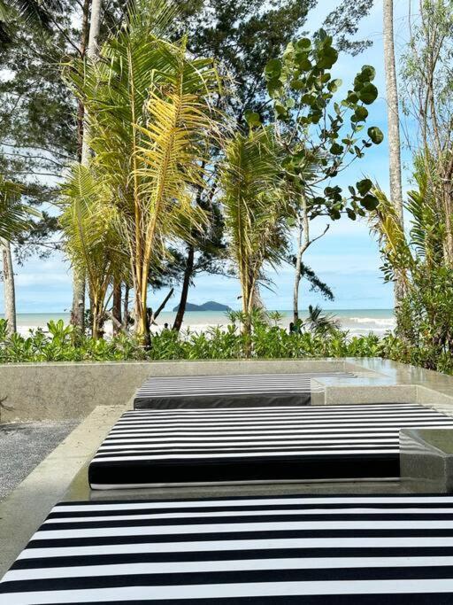 Beachfront Retreats @RoxyBeachSematanApt.