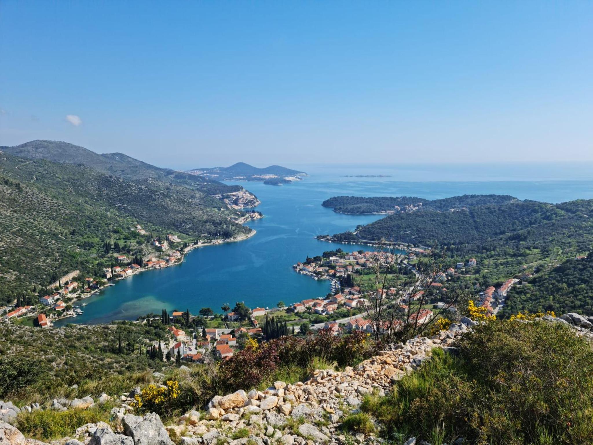 Seaview Apartment with Free Garage Parking 2 min to Beach Zaton near Dubrovnik