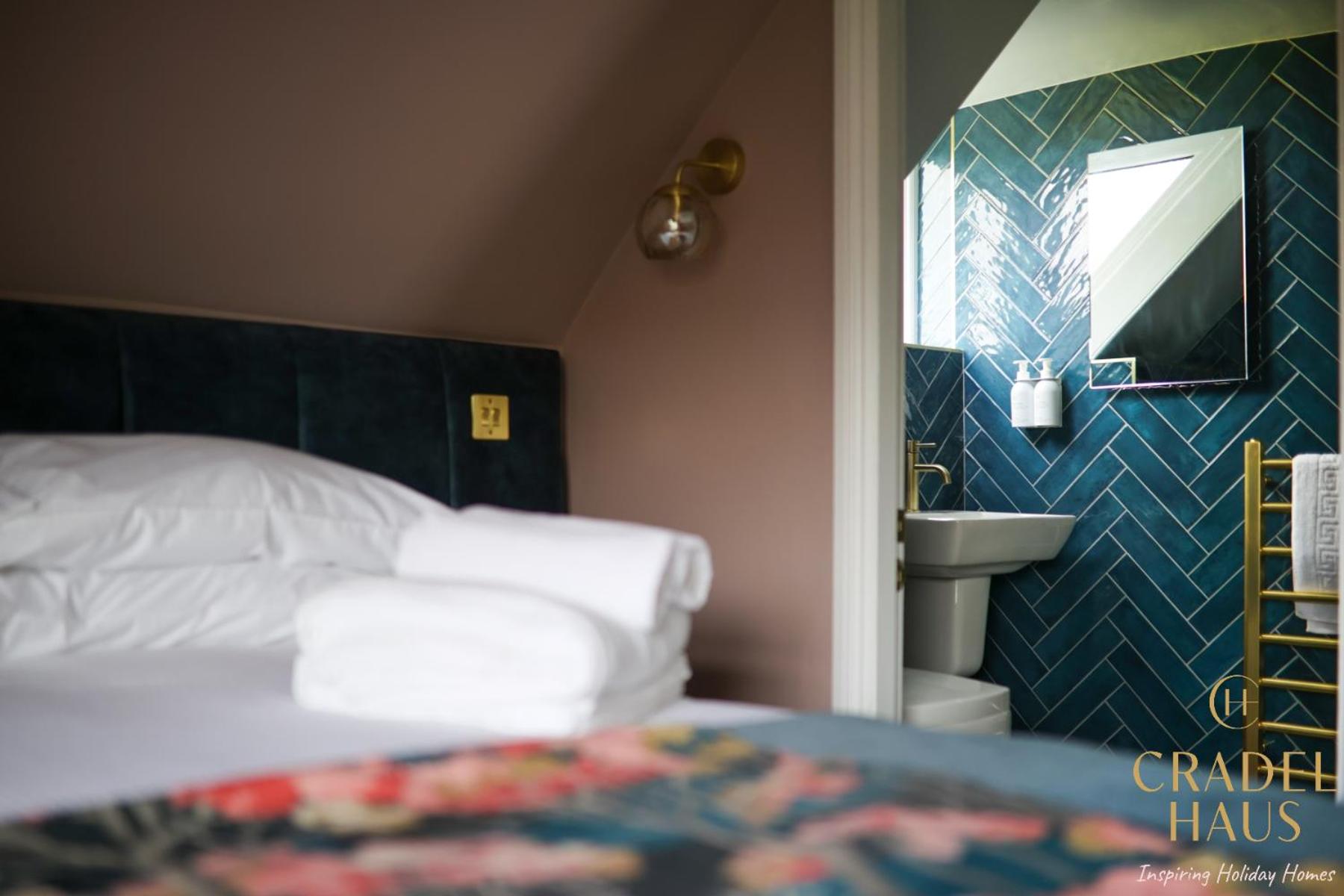 Fair Rigg by Cradel Haus - Ultra Luxury Lakes Holiday Homes, Pet Friendly, Parking & EV Plug