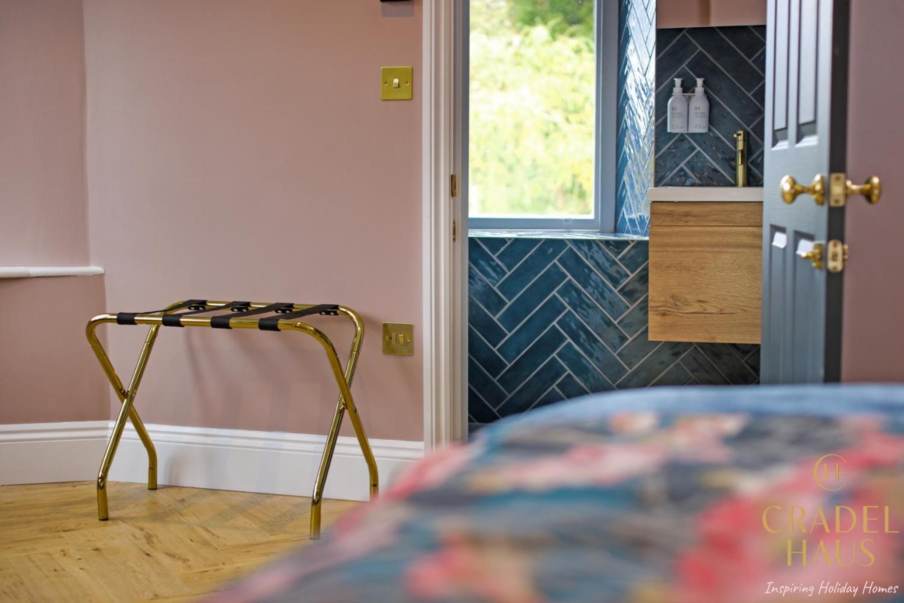 Fair Rigg by Cradel Haus - Ultra Luxury Lakes Holiday Homes, Pet Friendly, Parking & EV Plug