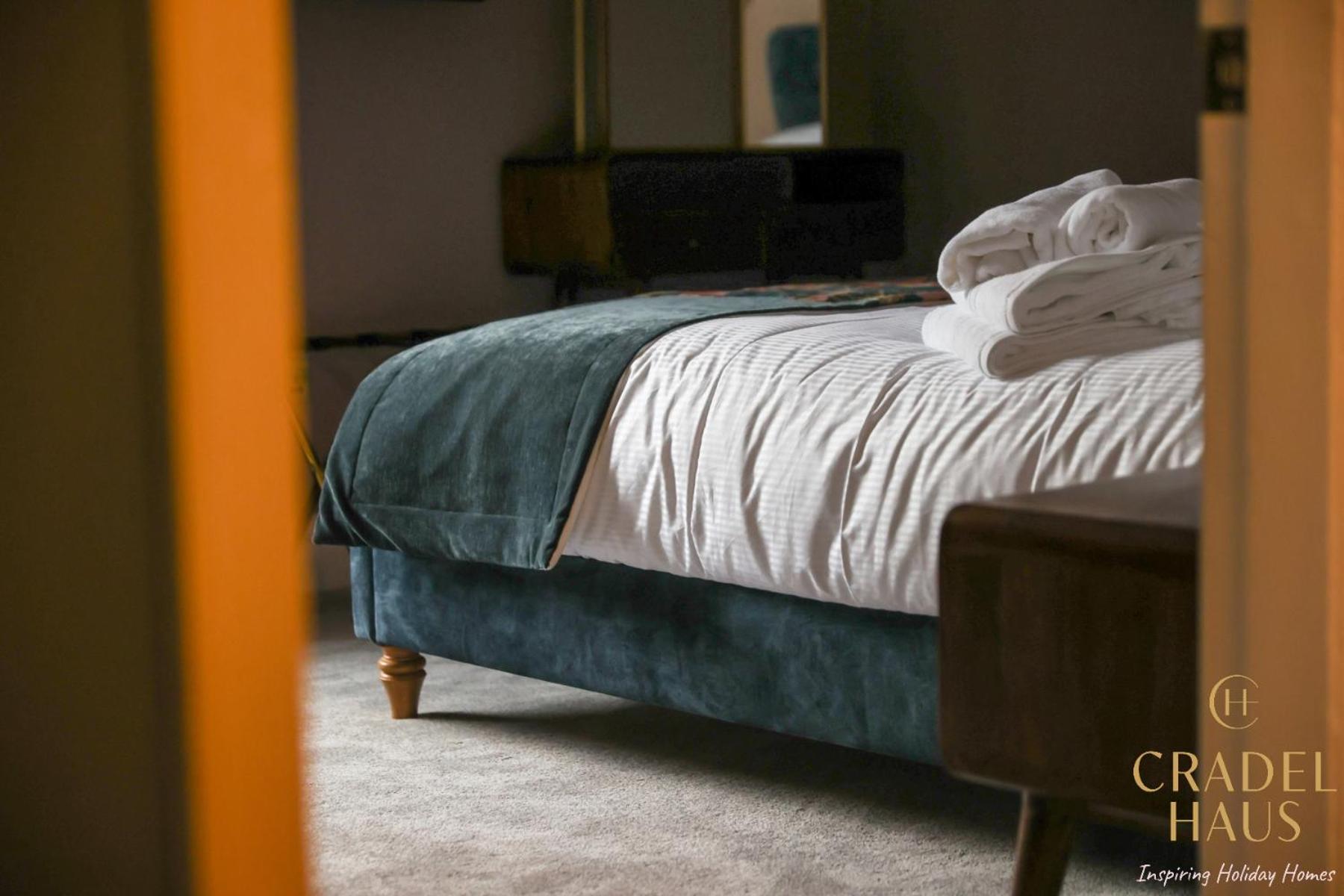 Fair Rigg by Cradel Haus - Ultra Luxury Lakes Holiday Homes, Pet Friendly, Parking & EV Plug