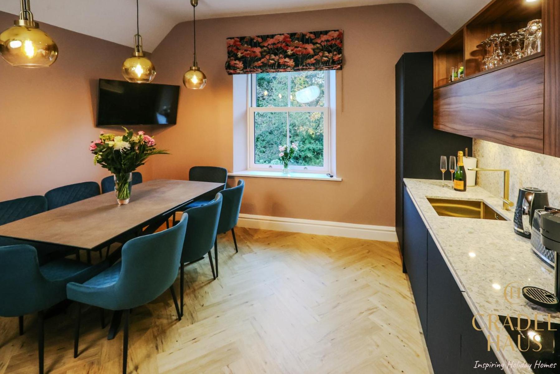 Fair Rigg by Cradel Haus - Ultra Luxury Lakes Holiday Homes, Pet Friendly, Parking & EV Plug