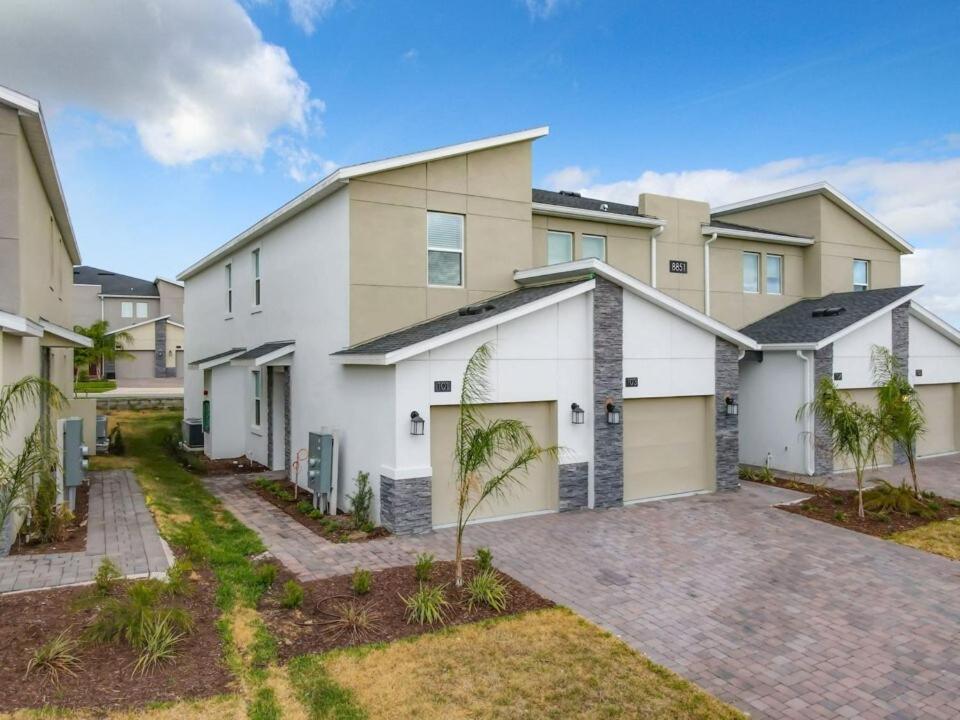 Stunning Thematic 2BR with 2 Clubhouses & Garage view 2