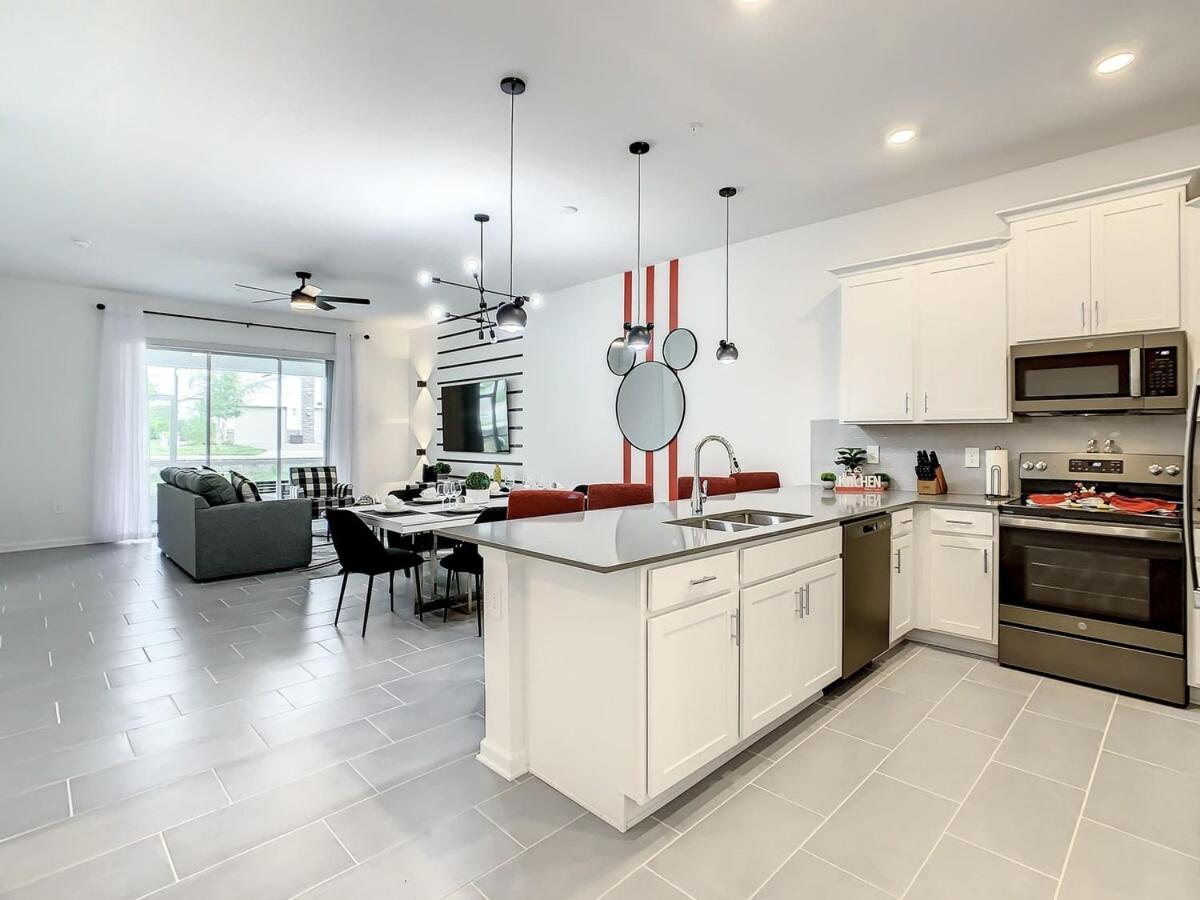 Stunning Thematic 2BR with 2 Clubhouses & Garage view 4