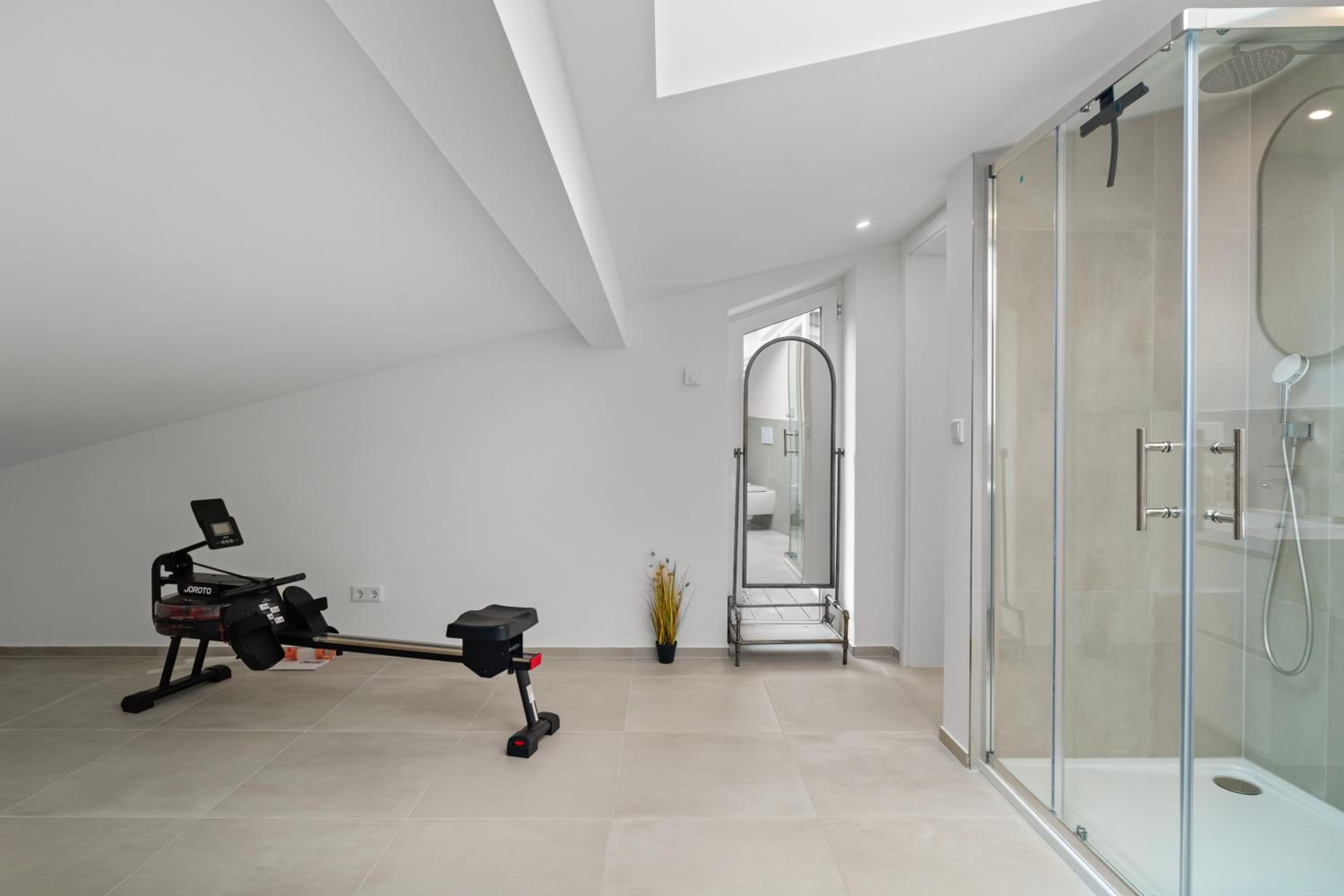Lit Living - Luxury House - Box Spring - Parking - Exclusive Kitchen