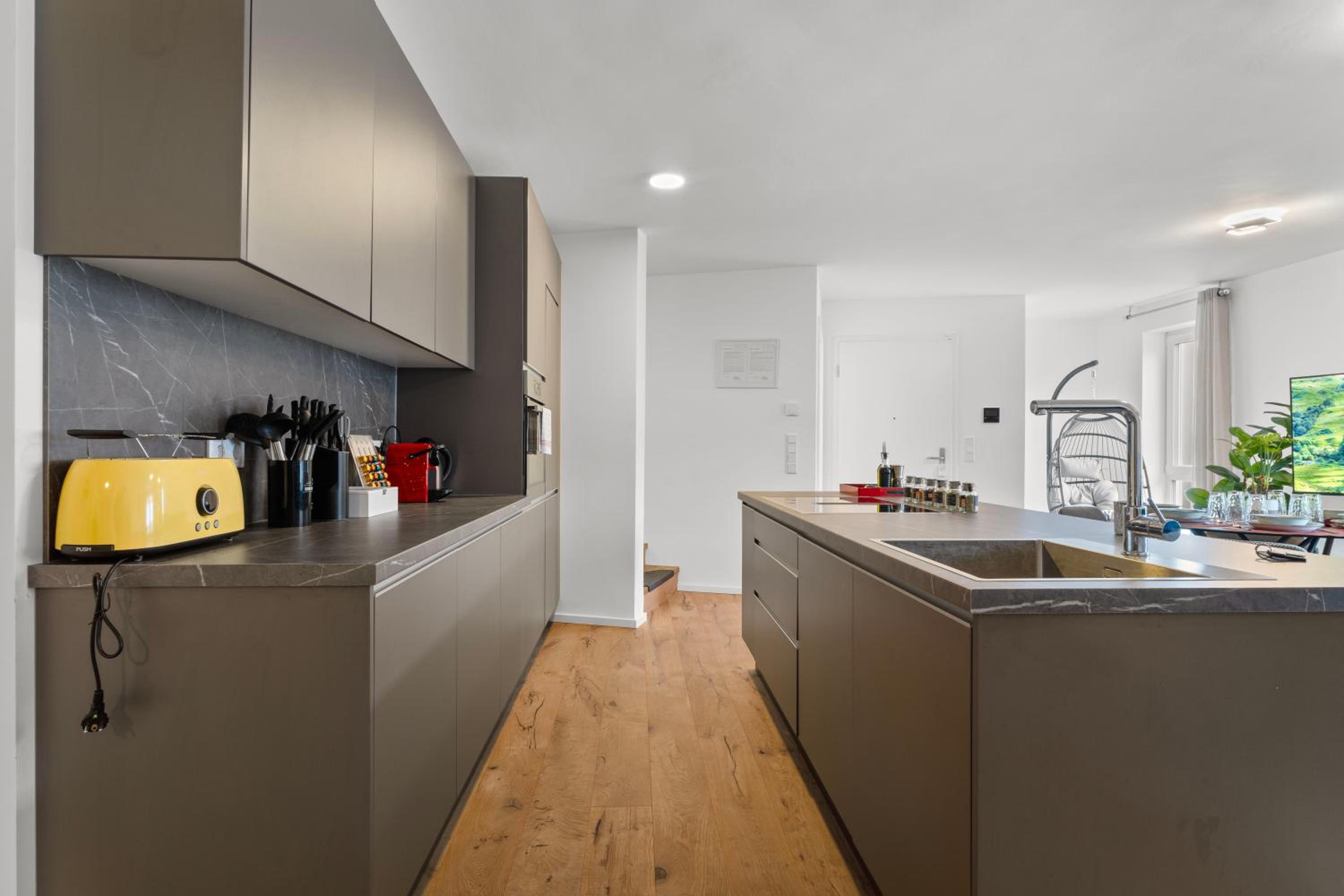 Lit Living - Luxury House - Box Spring - Parking - Exclusive Kitchen