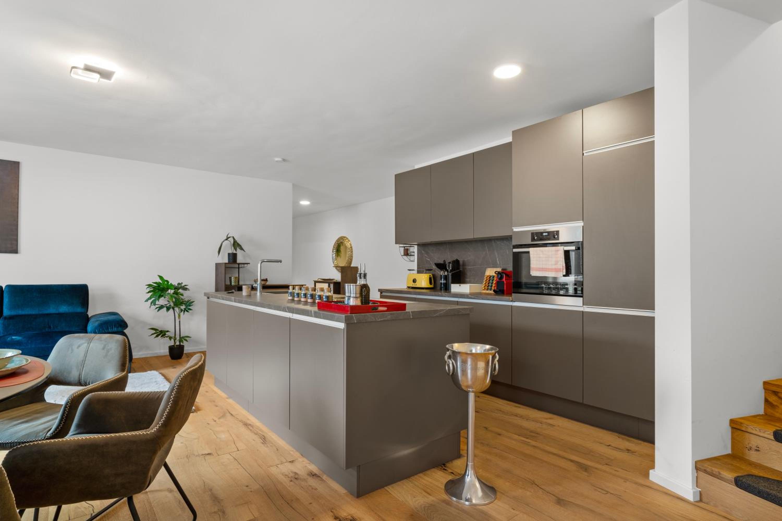 Lit Living - Luxury House - Box Spring - Parking - Exclusive Kitchen