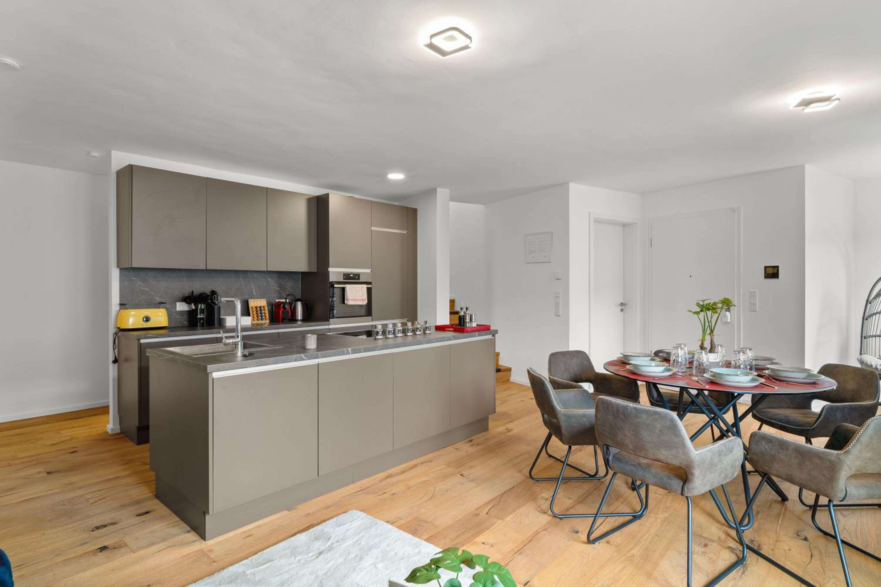 Lit Living - Luxury House - Box Spring - Parking - Exclusive Kitchen