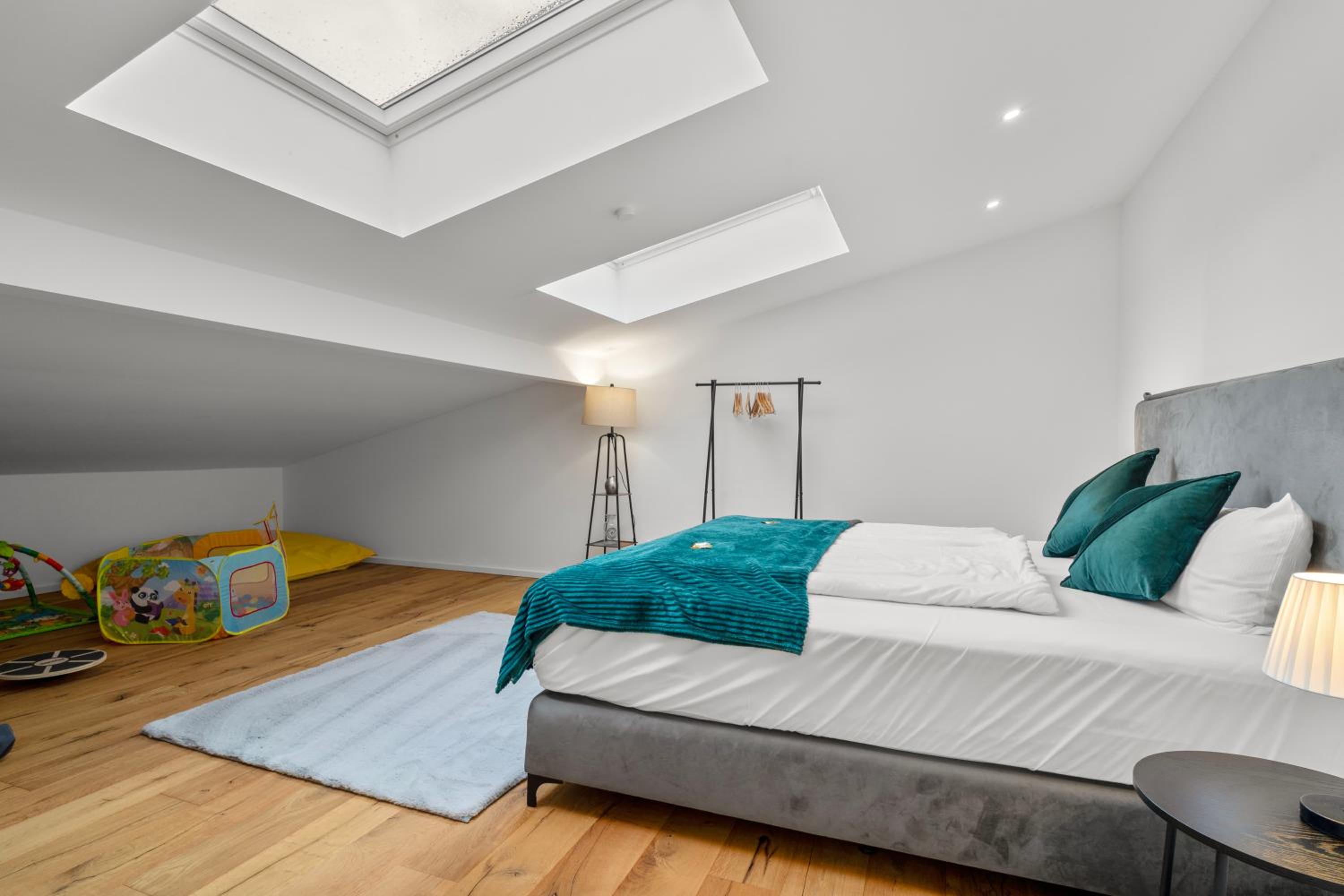 Lit Living - Luxury House - Box Spring - Parking - Exclusive Kitchen