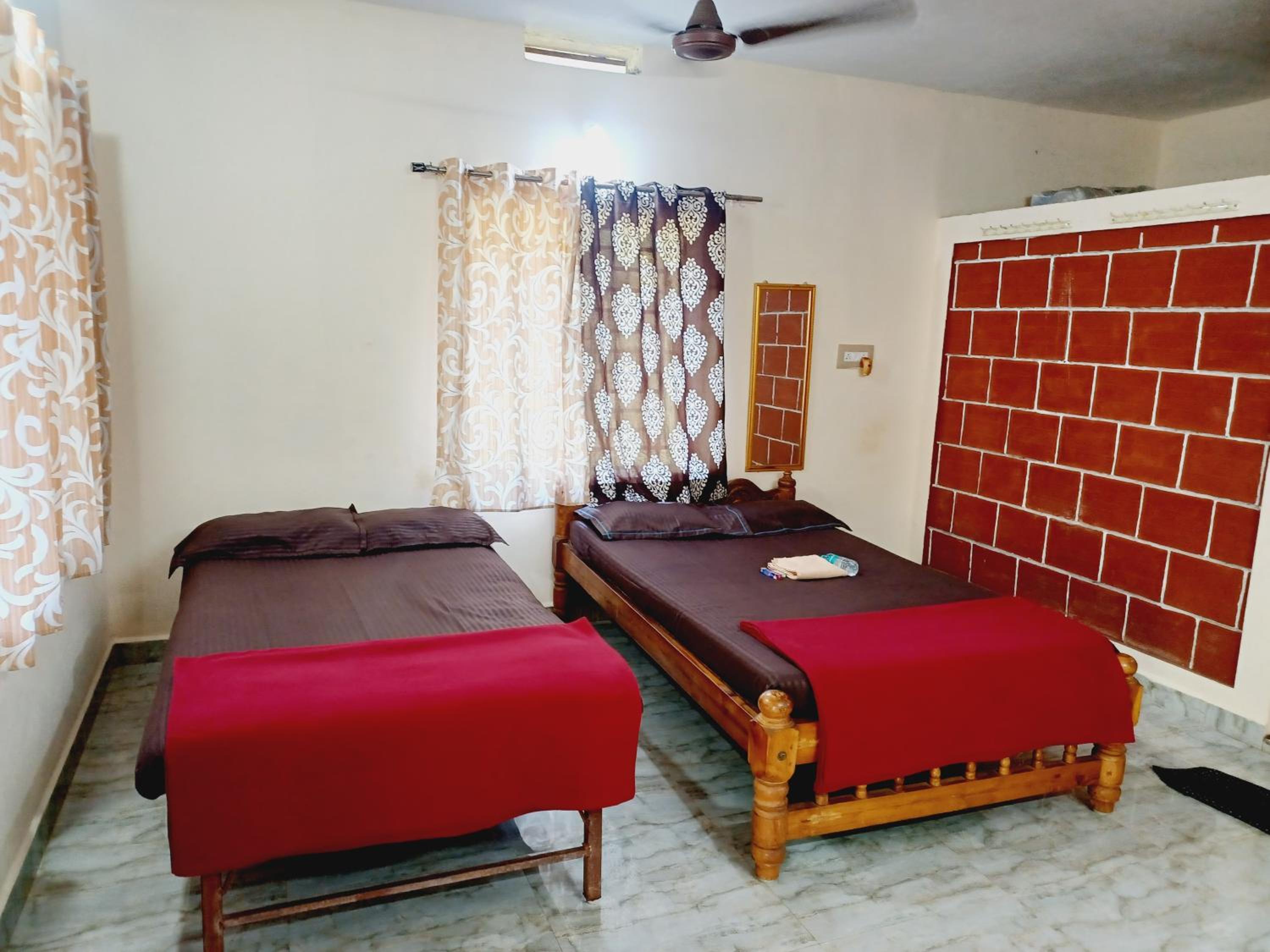 Mahadevi Guest House