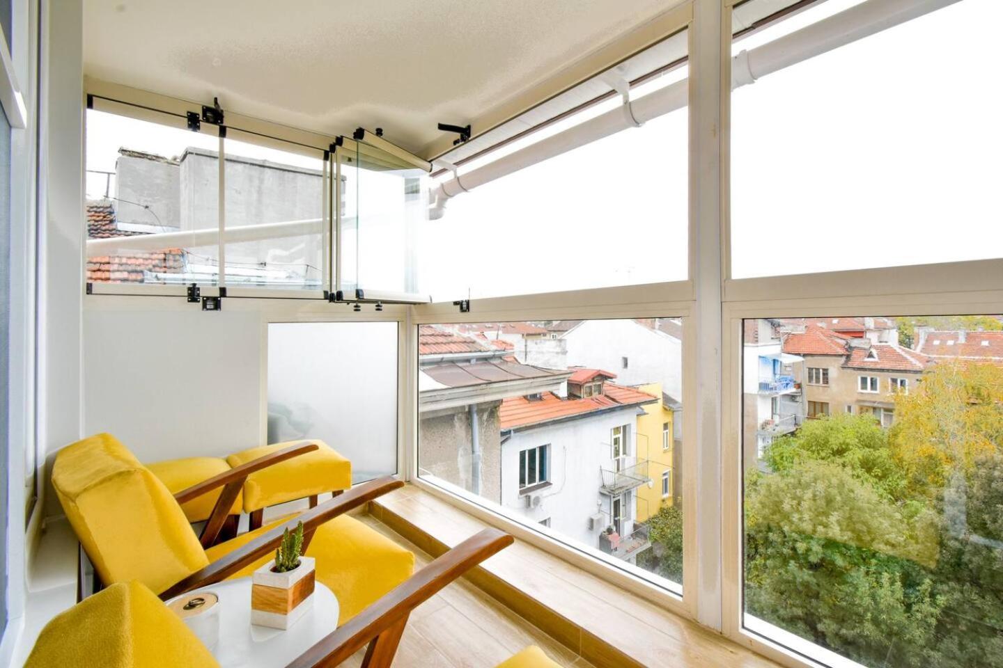 Top 1 - 2BR - 180 Views - Balcony - Top Amenities