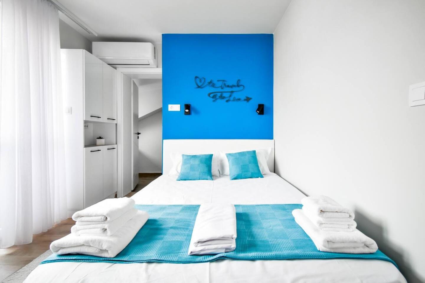 Top 1 - 2BR - 180 Views - Balcony - Top Amenities