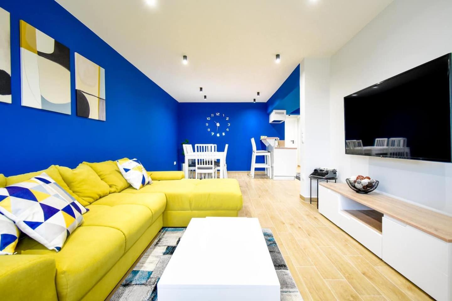 Top 1 - 2BR - 180 Views - Balcony - Top Amenities