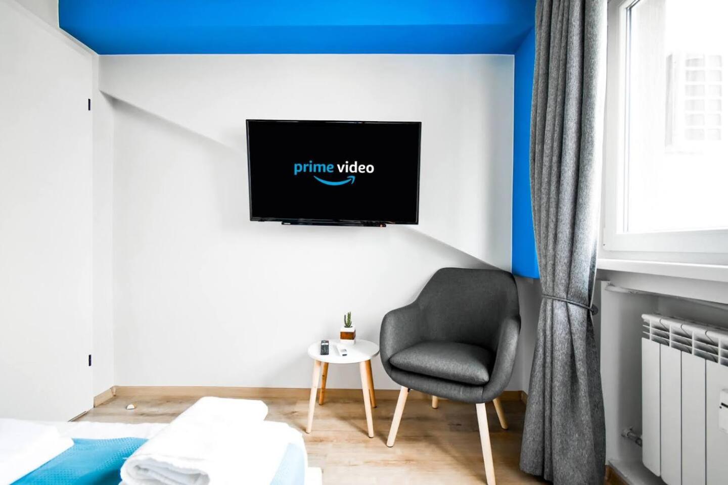Top 1 - 2BR - 180 Views - Balcony - Top Amenities