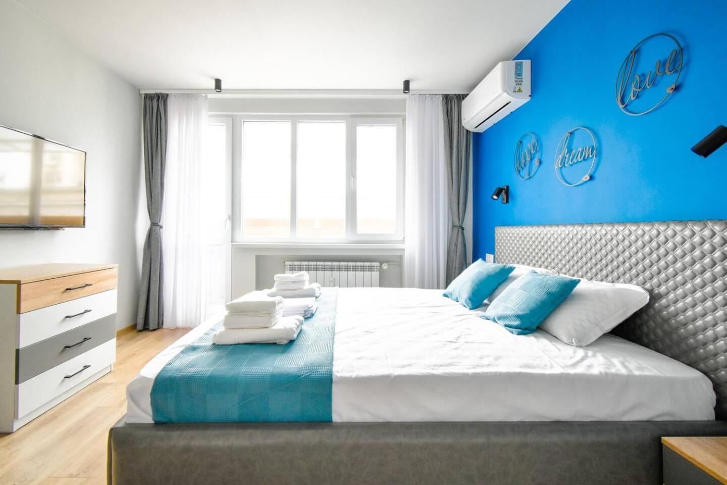 Top 1 - 2BR - 180 Views - Balcony - Top Amenities