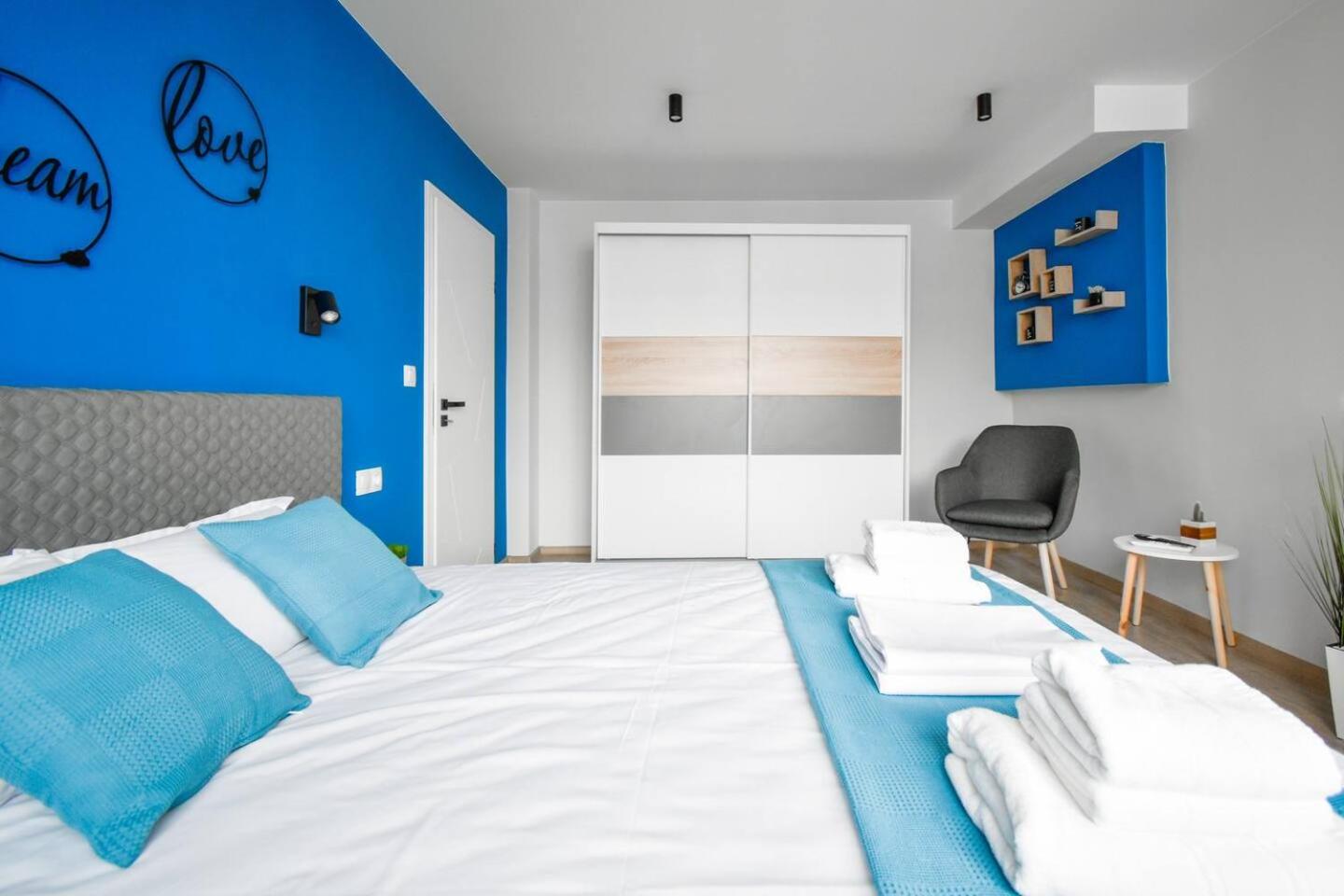 Top 1 - 2BR - 180 Views - Balcony - Top Amenities