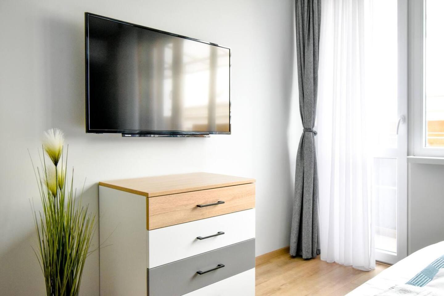 Top 1 - 2BR - 180 Views - Balcony - Top Amenities