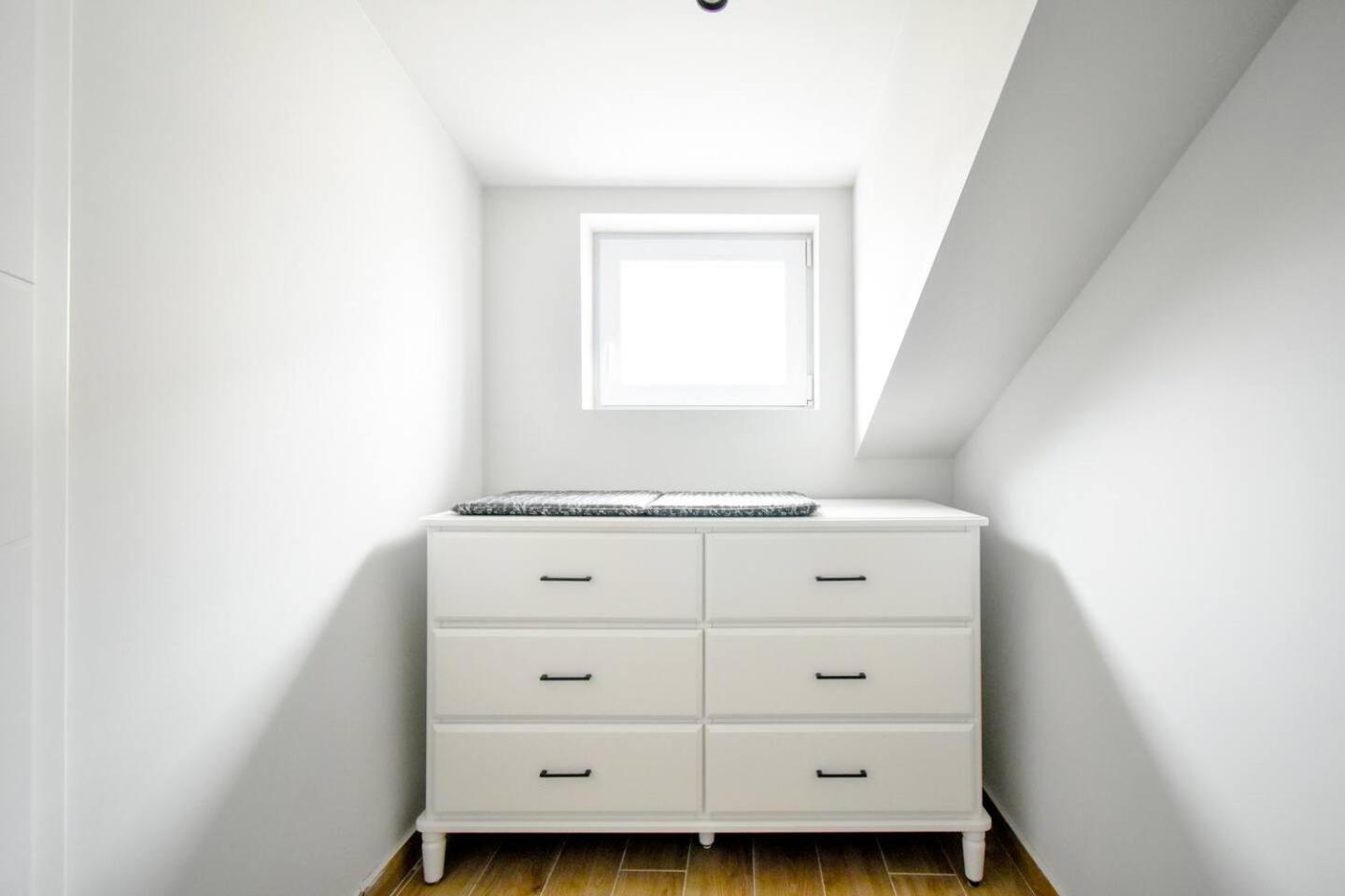 Top 1 - 2BR - 180 Views - Balcony - Top Amenities